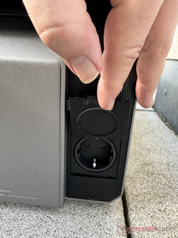 Socket outlet with 1,000 W and 230 V