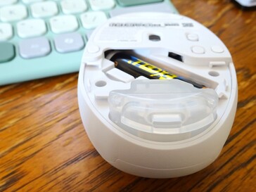 The fragrance vial has a rear-facing vent. (Image source: Notebookcheck)