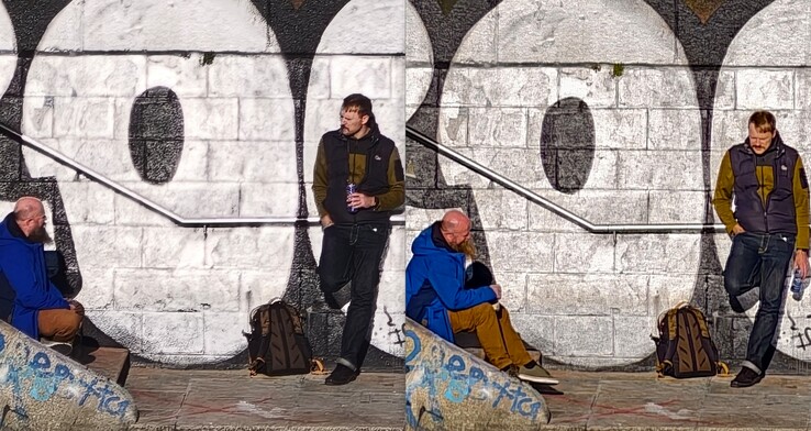 Oppo on the left, Vivo on the right.