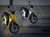 The Govecs Roller Flex electric scooter has a top speed of 45 kph (~28 mph). (Image source: Govecs)