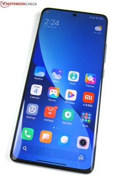 The Xiaomi 12X's AMOLED display offers a peak brightness of around 1,000 nits.