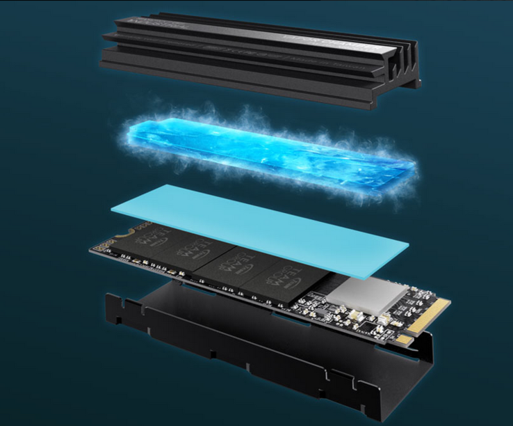The new TEAMGROUP SSD has both a liquid-cooling system and a heat-sink. (Source: TEAMGROUP)