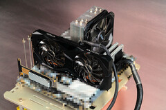 Intel Alder Lake Core i9-12900K and AMD Radeon RX 6600 test bench. (Image Source: Bilibili)