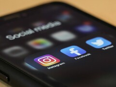 Texas lawmakers move closer to a blanket social-media ban for anyone under 18 (Image source: dole777, Unsplash)