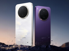 The Vivo Y600 Pro in two of its four launch colours.