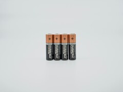 Chinese researchers develop breakthrough battery rejuvenation technology, extending lifespan by 600 percent. Pictured: A set of consumer-grade Duracell AA batteries. (Image source: Claudio Schwarz, Unsplash)