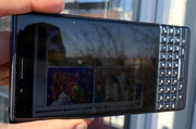 Using the BlackBerry KEY2 LE outside at medium display brightness