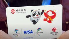 Digital yuan hardware wallet in the form of a VISA card (image: WSJ/YouTube)