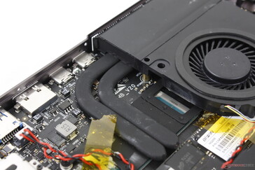 Cooling solution consists of a single ~40 mm fan with two copper heat pipes