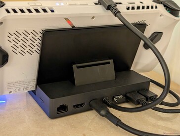 Razer Handheld Dock Chroma (image source: Notebookcheck)