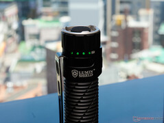 Four LEDs for the charging status. (photo: Andreas Sebayang/Notebookcheck.com)