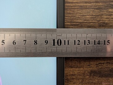 Narrow side bezels