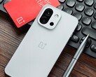 The OnePlus 13T is one of several premium compact phones available in China but not globally. (Image Source: Flying Bun on Weibo)