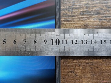 Narrow side bezels