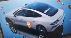 A &quot;Xiaomi Car&quot; in the wild. (Source: Car News China)