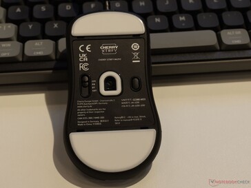 The settings are adjusted using the mouse; UHMW-PE is used for the glide pads instead of PTFE.
