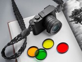 Thanks to its black-and-white sensor, the Leica Q3 Monochrom can even be used with color filters.