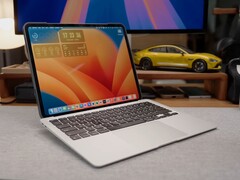 The custom-built “iPadBook” with an M4 iPad Pro attached to a MacBook Air base, running macOS via Sidecar. (Image source: 舒灿ShuCanTech via YouTube)