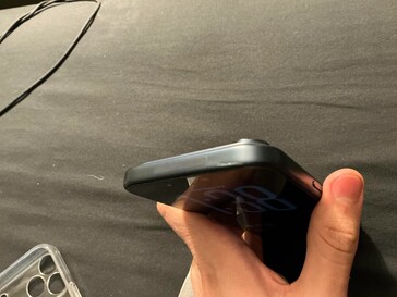 Another iPhone 17 Pro dented while in a Spigen case. (Image source: u/ChakiWRLD)