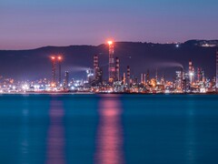 Illuminated oil refinery at night with bright lights. (Image source: Selim Şengül via Pexels)