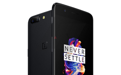 A render of the iPhone 7 Pl—I mean, the OnePlus 5, showing off the device&#039;s front and back. (Source: Android Police)