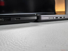 ProArt (left) vs. MacBook Pro (right) (image source: Notebookcheck)