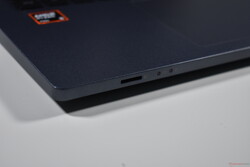 Acer TravelMate P4: microSD card reader