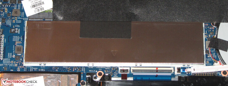 The two memory banks are covered by a plate