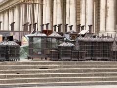 The birdcages on the set have sparked speculation about possible ties to Raya Lucaria, though they could just as easily be part of Leyndell’s decoration.