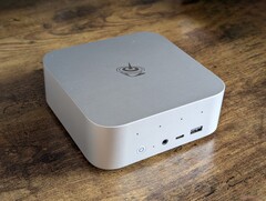 The SEi13 (pictured) shares the same design as the GTi13 Ultra but in a smaller and lighter package (Image source: Notebookcheck)