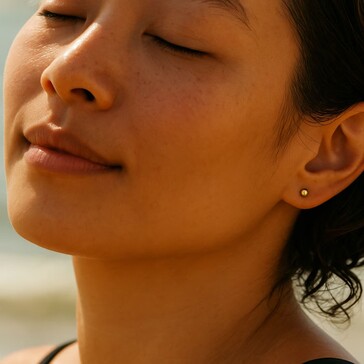 With an ear piercing, the wearable does not have to be wrapped around the ear (Image source: Lumia Health)