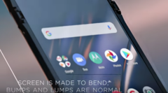 Motorola warns users to take precautions when using the pOLED display on its new Razr. (Source: Motorola)