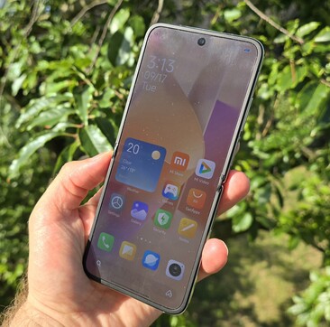 Xiaomi Mix Flip smartphone review