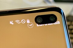 The Galaxy S10+'s punch-hole camera obscures some app text. (Source: Twitter)