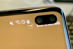 The Galaxy S10+&#039;s punch-hole camera obscures some app text. (Source: Twitter)