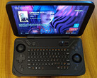 Elegant clamshell form-factor with midrange performance (Image source: Bogdan Solca / Notebookcheck)