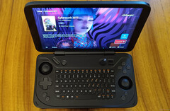 Elegant clamshell form-factor with midrange performance (Image source: Bogdan Solca / Notebookcheck)