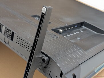 Hard plastic feet attaches to the bottom via Philips screws