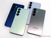 The successor to the Galaxy S25 (pictured here) is said to offer a larger 4,300 mAh battery, but this is modest compared to the Xiaomi 16 and others. (Image source: Notebookcheck)