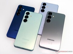 The successor to the Galaxy S25 (pictured here) is said to offer a larger 4,300 mAh battery, but this is modest compared to the Xiaomi 16 and others. (Image source: Notebookcheck)