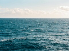 An image showing an ocean with a cloudy sky. (Image source: Kellie Churchman - Pexels)
