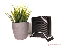 Minisforum Venus Series UM690 desktop review: small office
