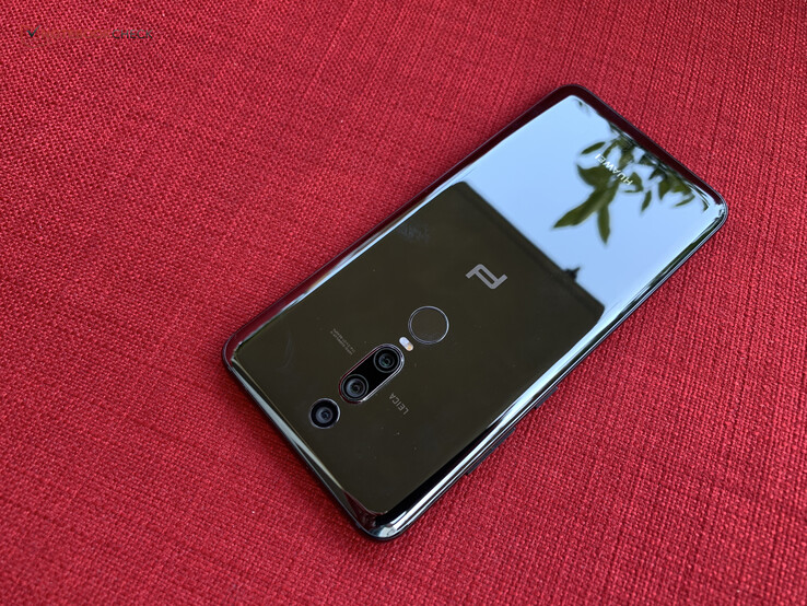 Ongemak Doe het niet auteursrechten Porsche Design Huawei Mate RS Smartphone Review - NotebookCheck.net Reviews