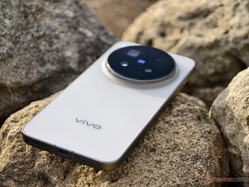 ...cuts a fine figure as a camera phone.