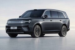 Xiaomi founder Lei Jun unveiled the new SkyNomad EREV SUVs at the Technology Launch Event, offering a range of up to 1,060 miles