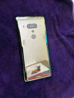 Looks a bit like a V20 with a glass back. (Source: HTC Taiwan News)