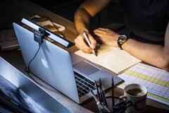Benq Screenbar Lite Hands On Review An E Reading Lamp Designed For Laptops Notebookcheck Net News Benq Screenbar Lite Hands On Review An E Reading Lamp Designed For Laptops Notebookcheck Net News