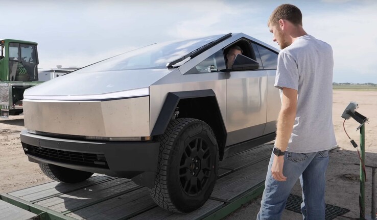 The Tesla weighed in at around 7,000 pounds - much lower than the RAM Cummins. (Source: YouTube)