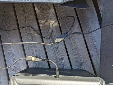 Thanks to a splitter, the Powerhouse can be charged with two panels simultaneously
