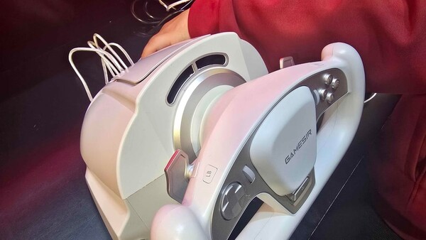 The GameSir Turbo Drive has a fan that blows air in your face in relation to your speed in a racing game. (Image source: r/kemkuro)